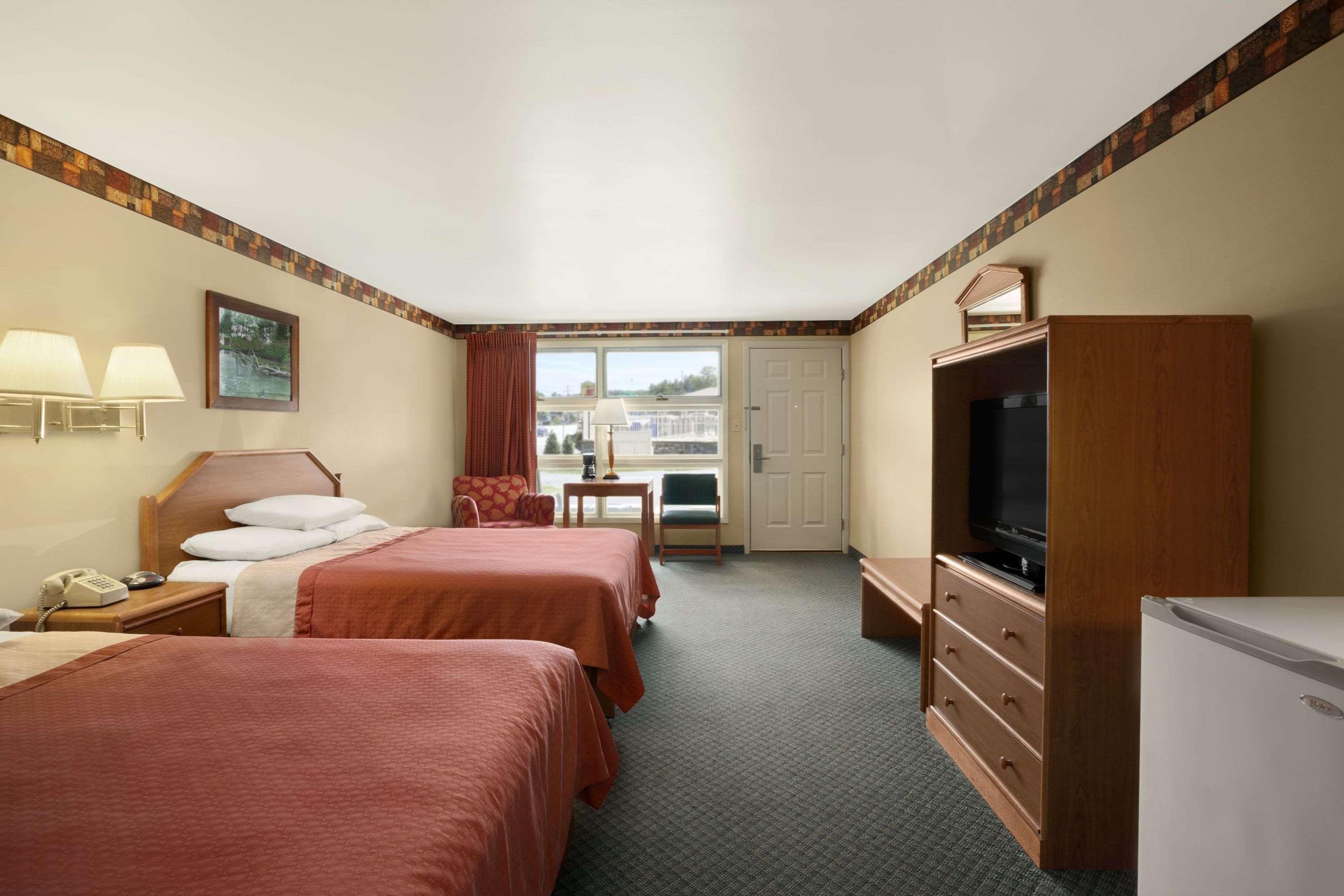 Super 8 By Wyndham Lake George/Downtown Buitenkant foto