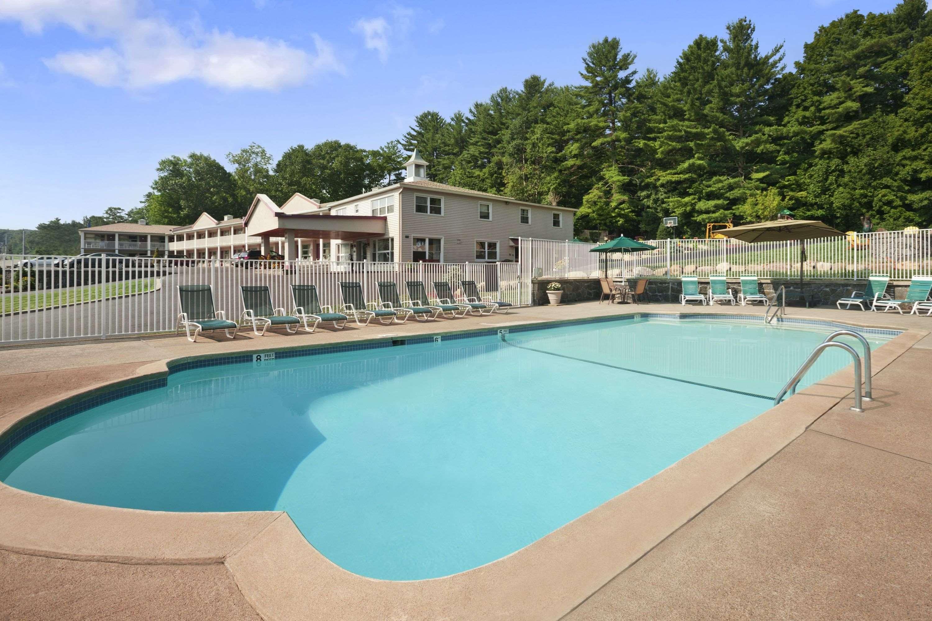 Super 8 By Wyndham Lake George/Downtown Buitenkant foto