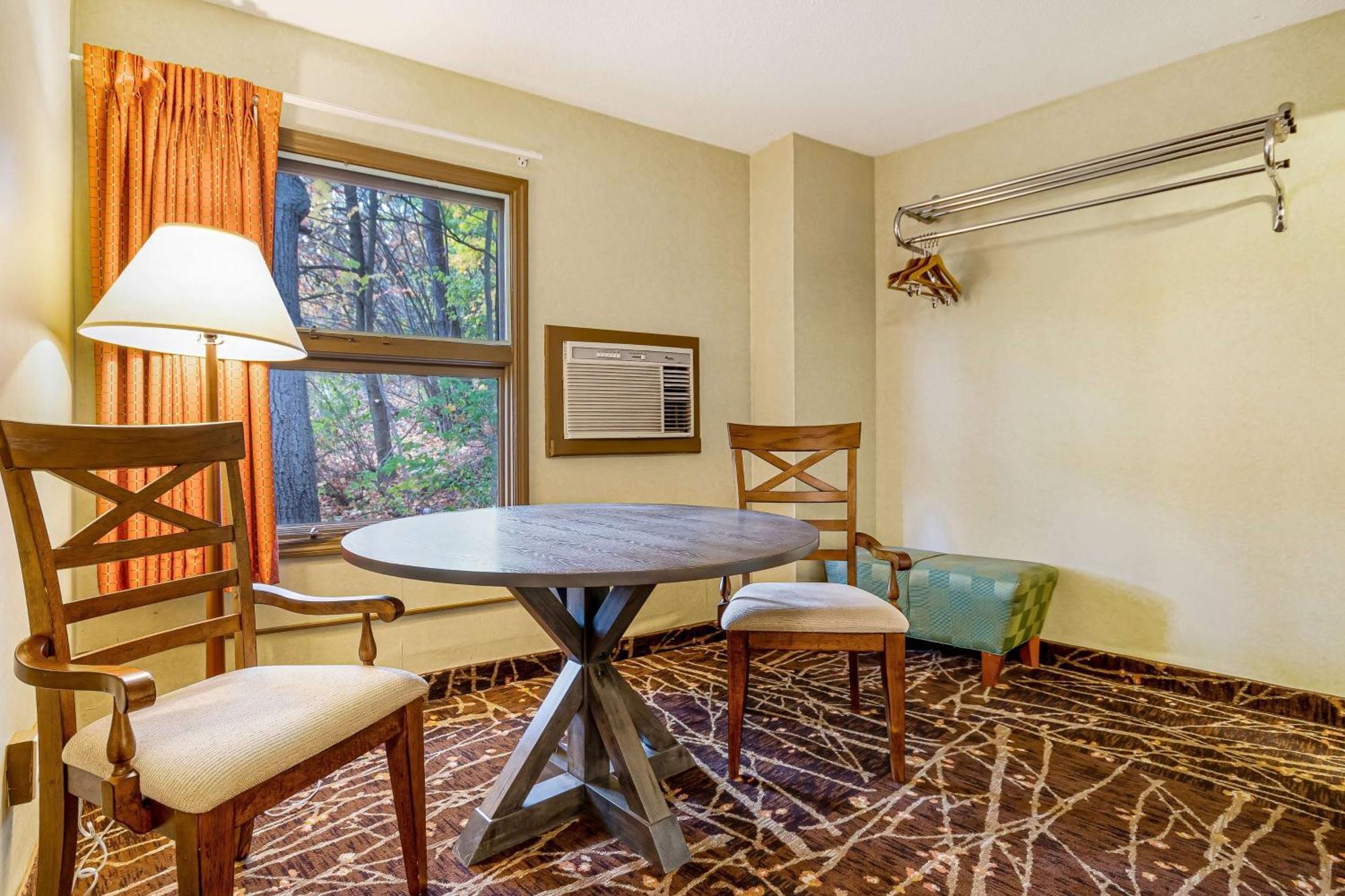 Super 8 By Wyndham Lake George/Downtown Buitenkant foto