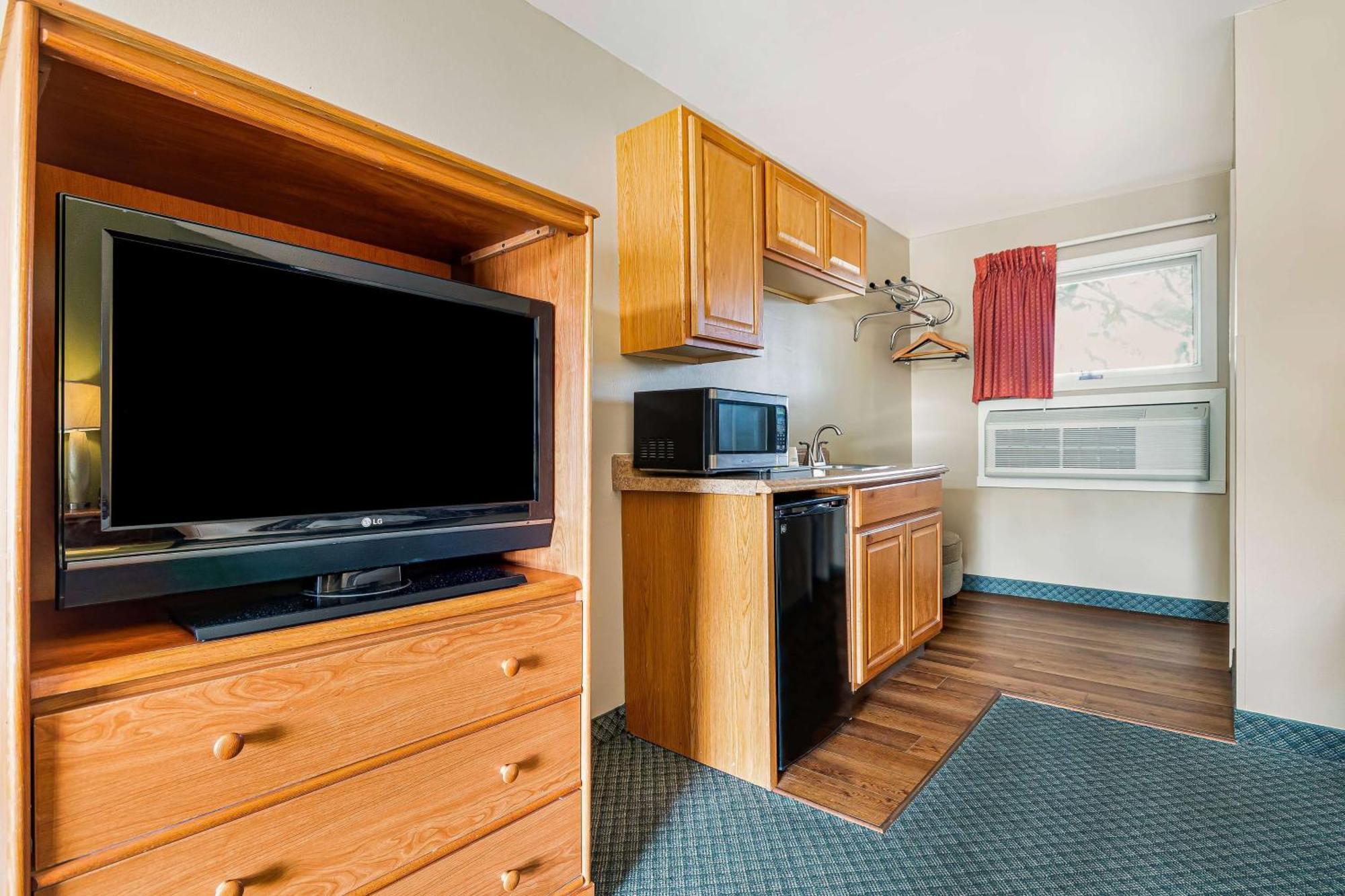 Super 8 By Wyndham Lake George/Downtown Buitenkant foto