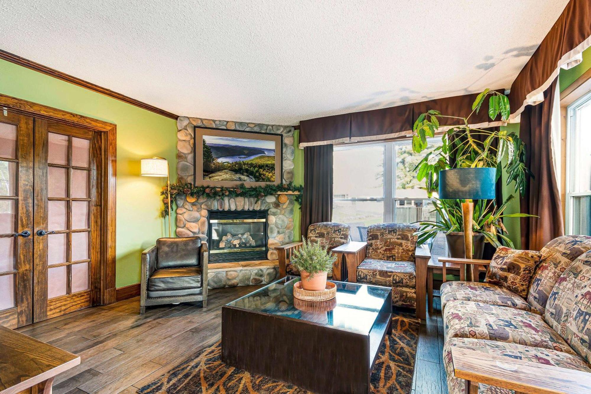 Super 8 By Wyndham Lake George/Downtown Buitenkant foto